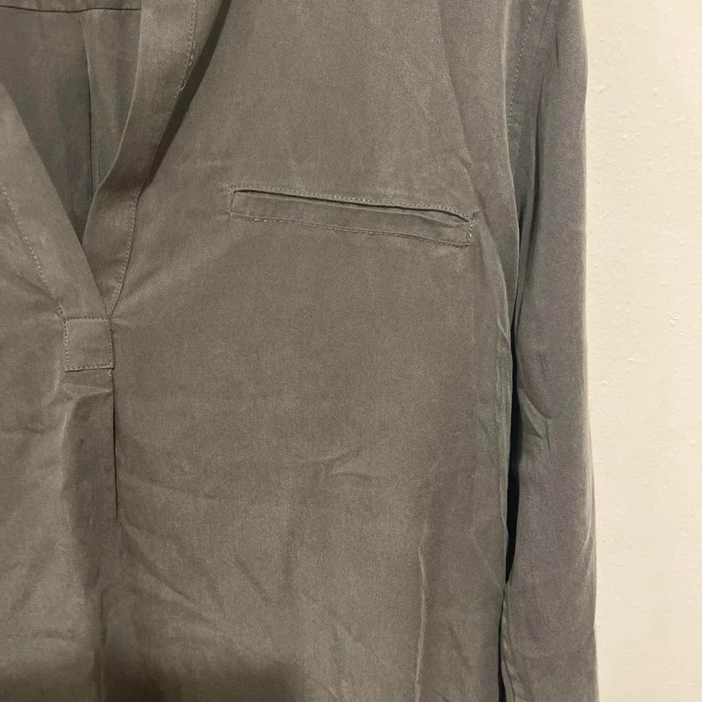 Gap light weight charcoal gray long-sleeve top